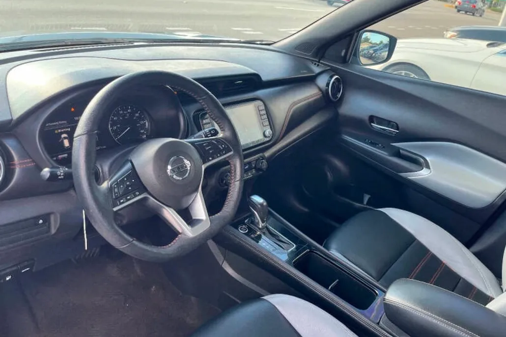 2021 Nissan Kicks SR photo 1