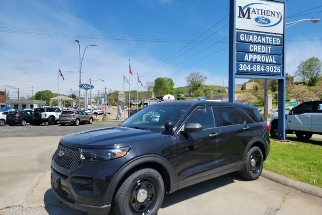 2023 Ford Explorer photo 1