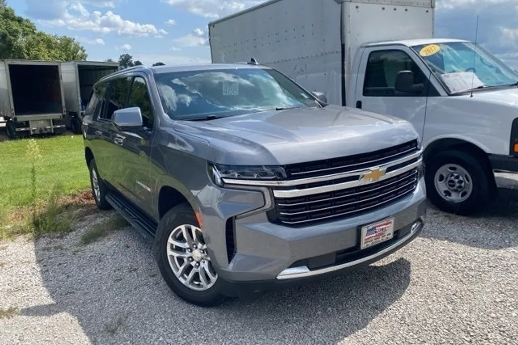 2021 Chevrolet Suburban LT photo 1