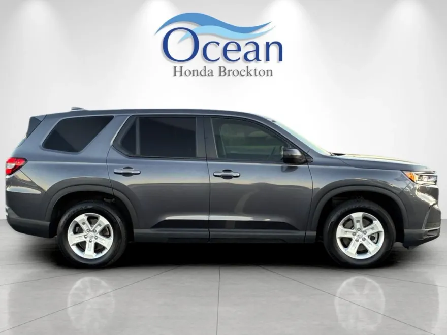 2023 Honda Pilot LX photo 1