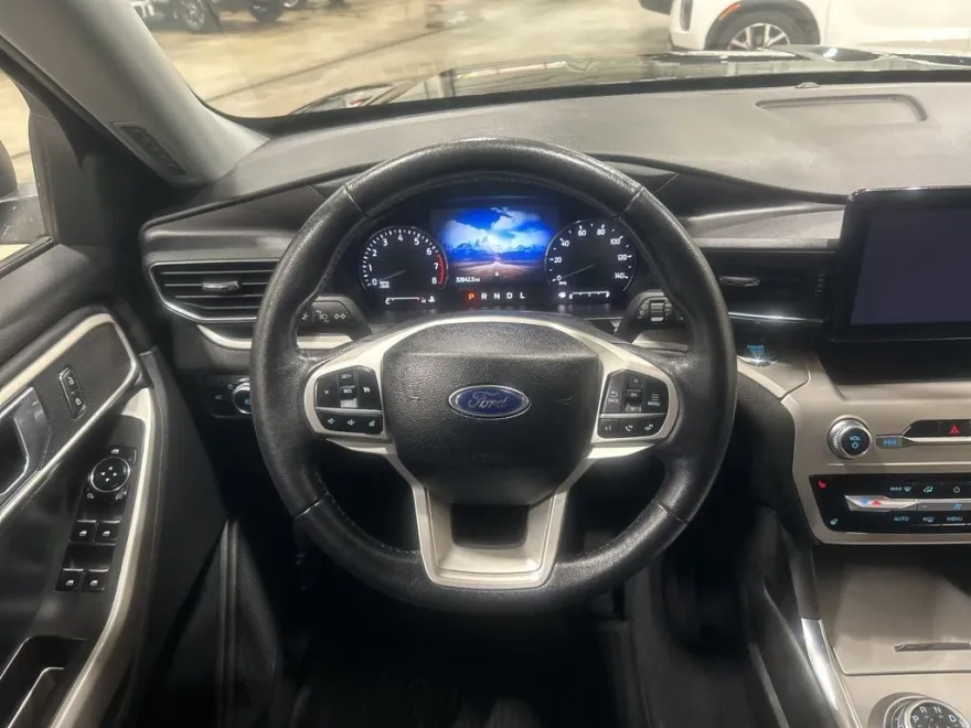 2022 Ford Explorer XLT photo 1