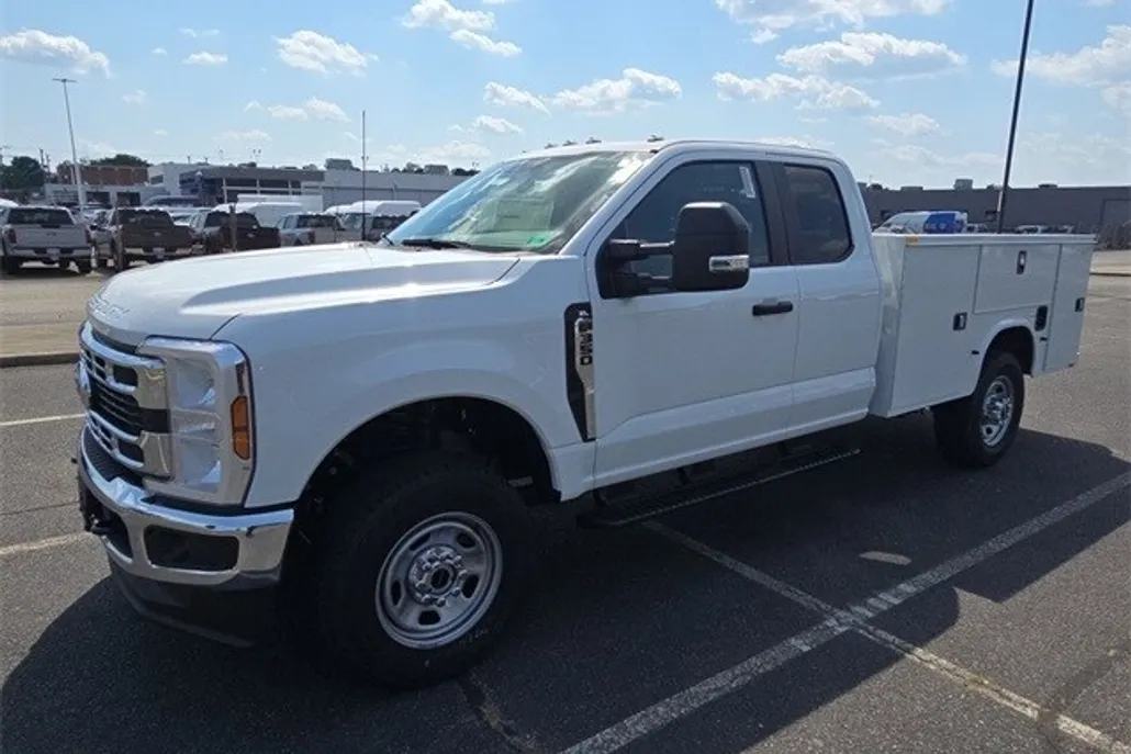 2025 Ford F-350 XL photo 1