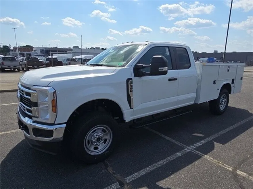 2025 Ford F-350 XL photo 1