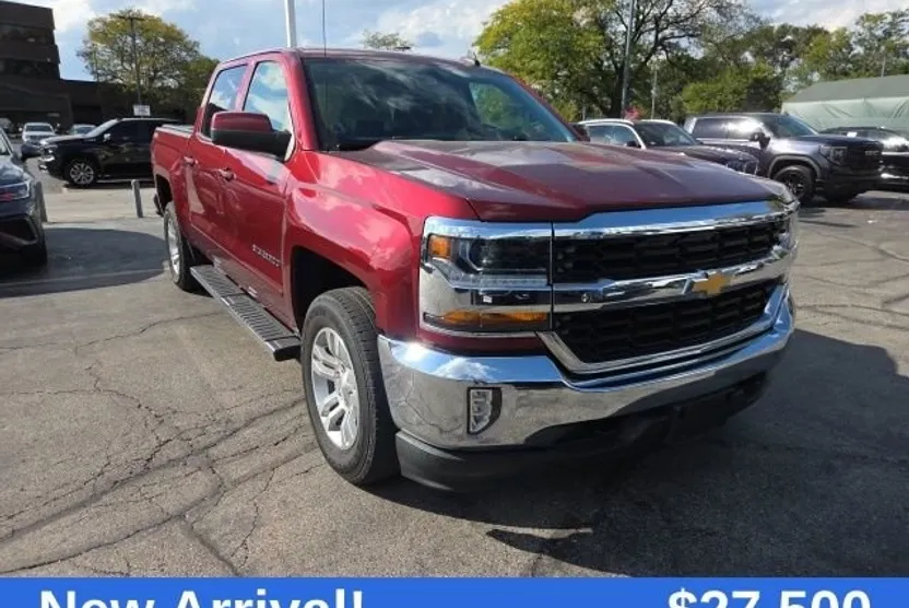 2017 Chevrolet Silverado 1500 LT photo 1