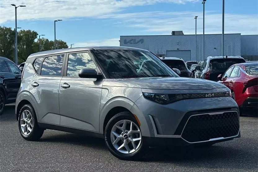 2023 Kia Soul LX photo 1