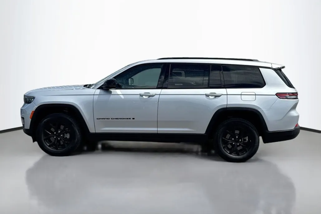 2024 Jeep Grand Cherokee Laredo Altitude photo 1