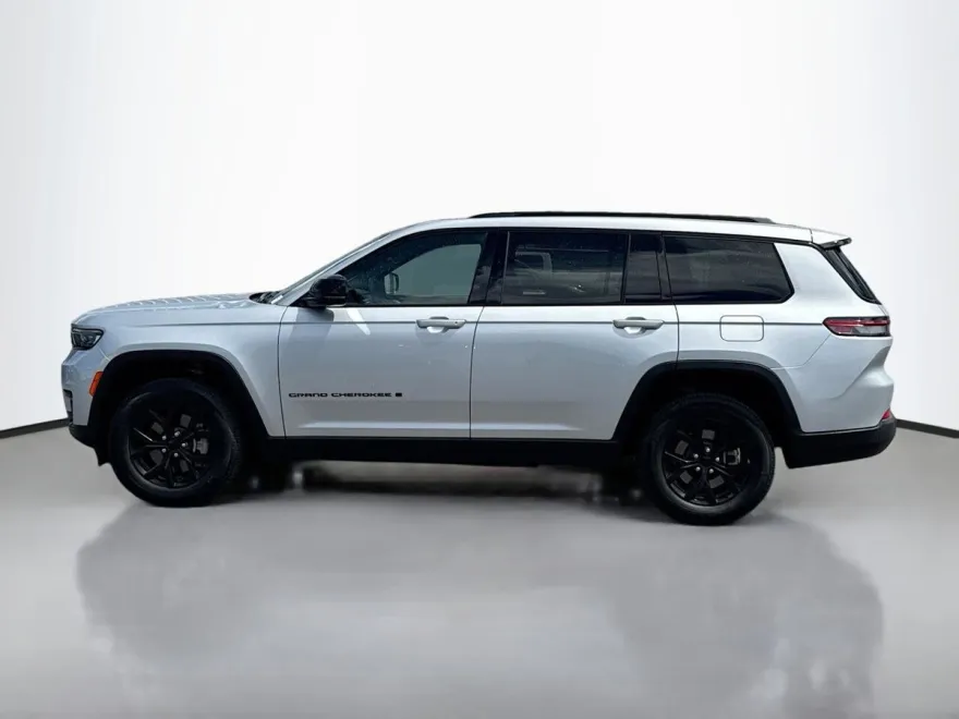 2024 Jeep Grand Cherokee Laredo Altitude photo 1