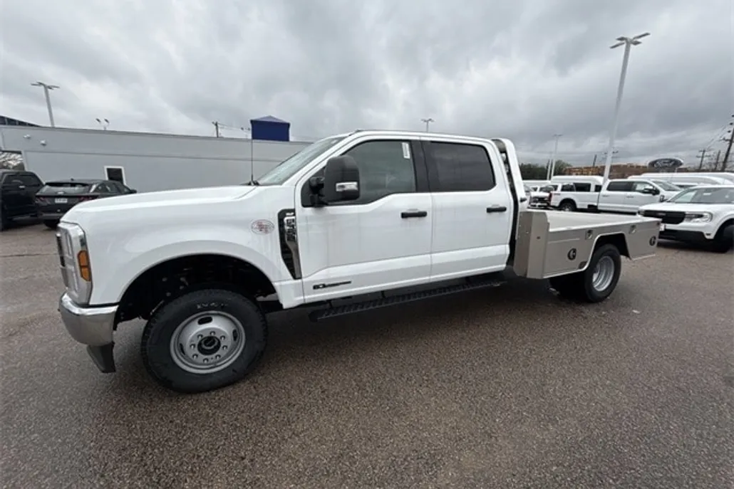 2024 Ford F-350 XLT photo 1