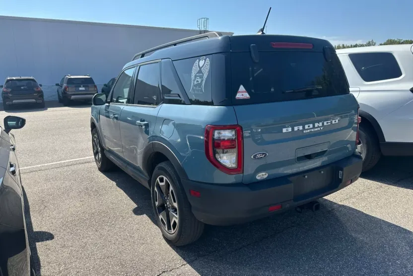 2021 Ford Bronco Sport Outer Banks photo 1