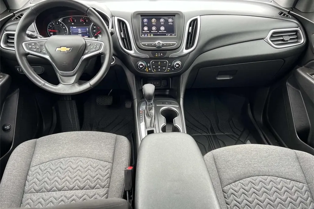 2022 Chevrolet Equinox LT photo 1