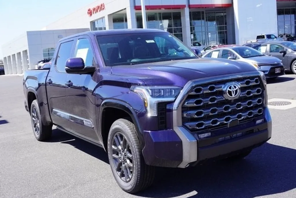 2025 Toyota Tundra Platinum CrewMax photo 1