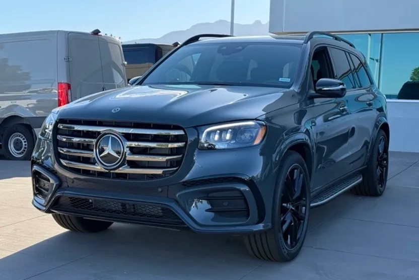 2025 Mercedes Benz GLS 580 4MATIC photo 1
