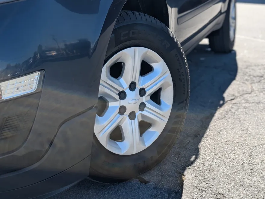 2015 Chevrolet Traverse LS photo 1