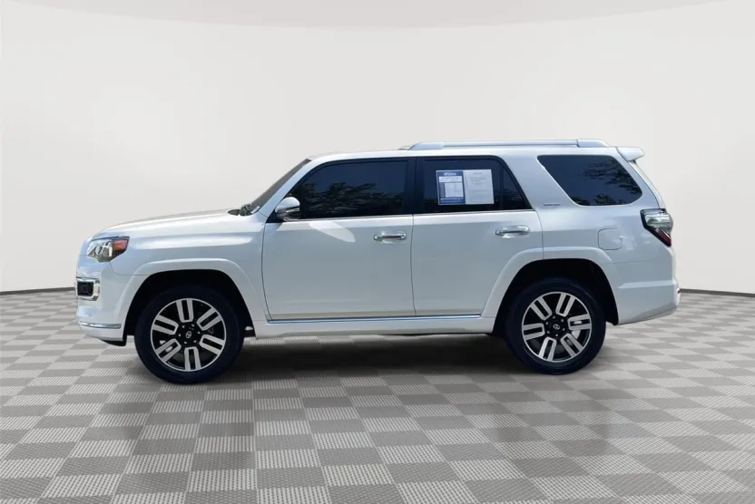 2017 Toyota 4Runner Limited photo 1