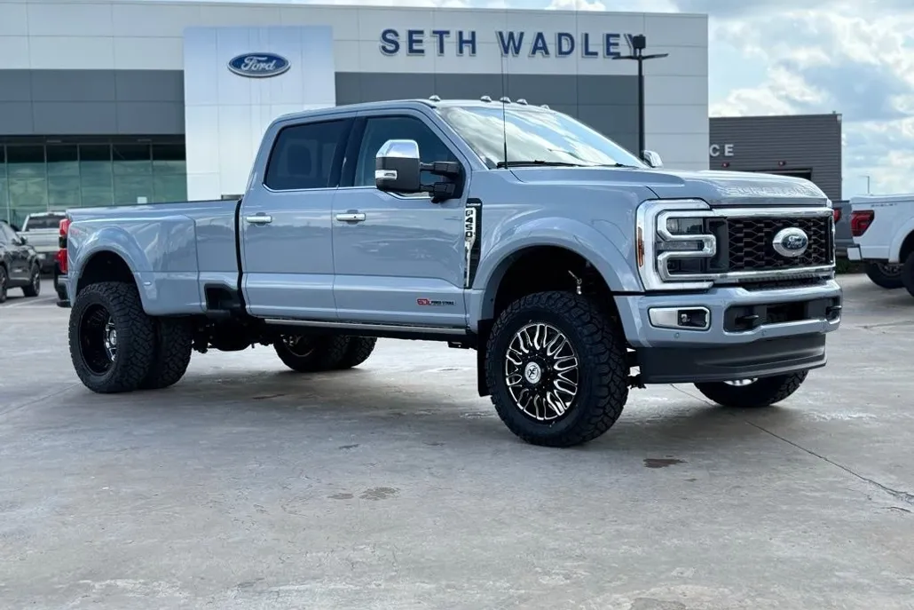 2025 Ford F-450 photo 1
