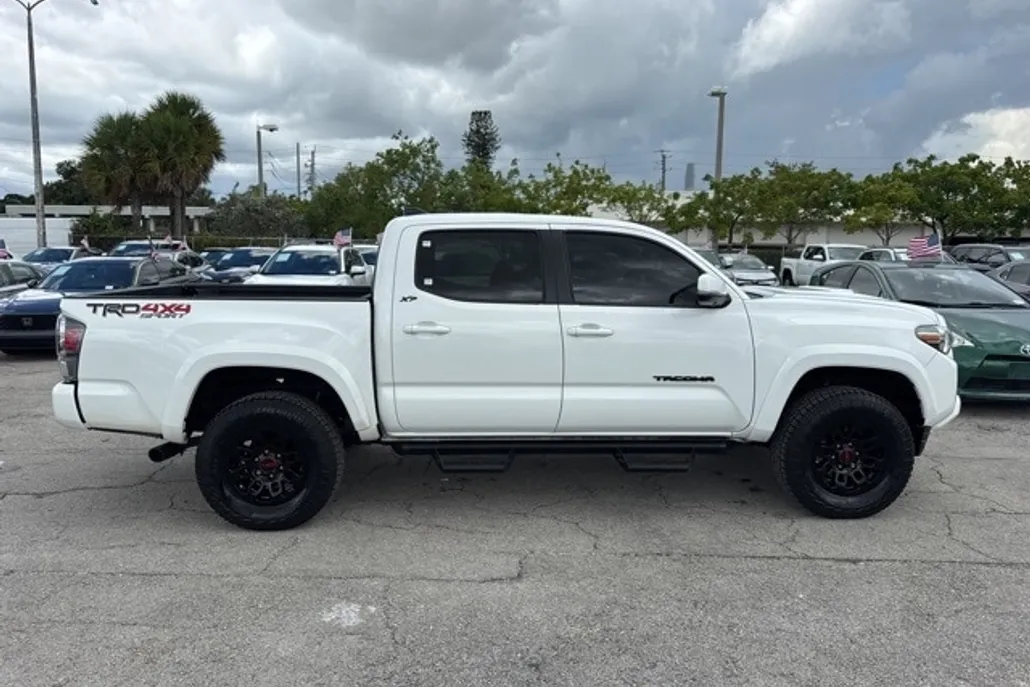 2023 Toyota Tacoma TRD Sport V6 photo 1