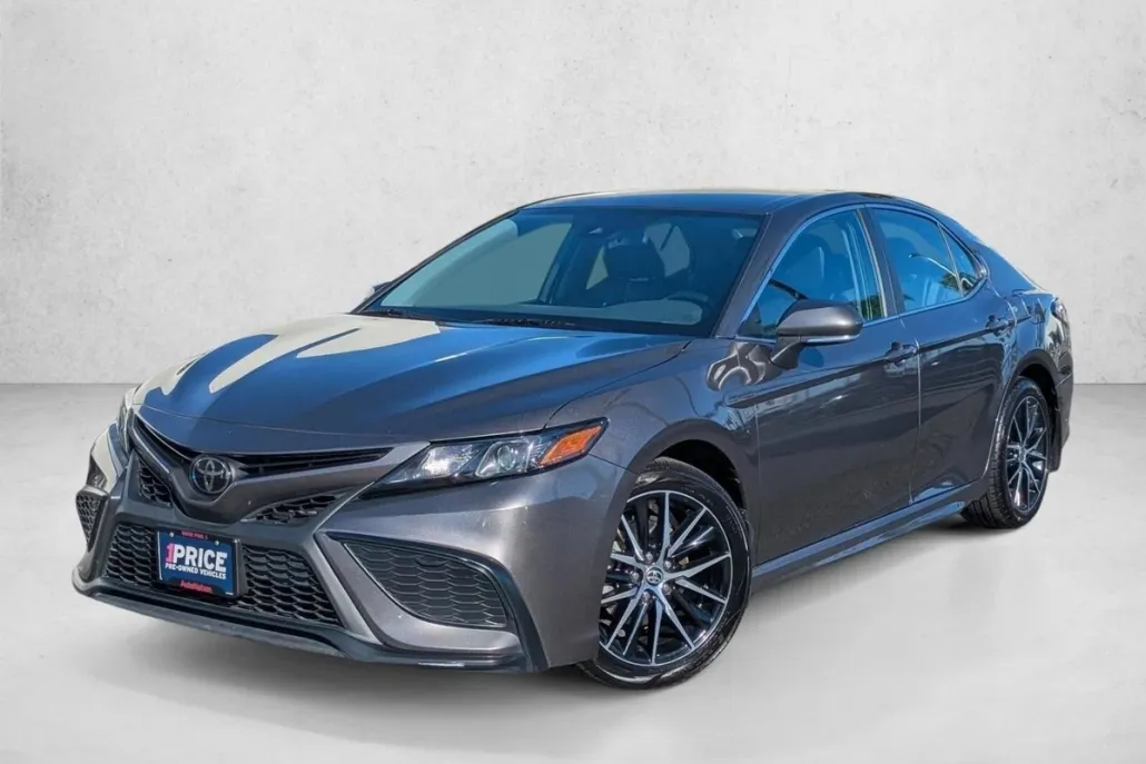 2023 Toyota Camry SE photo 1