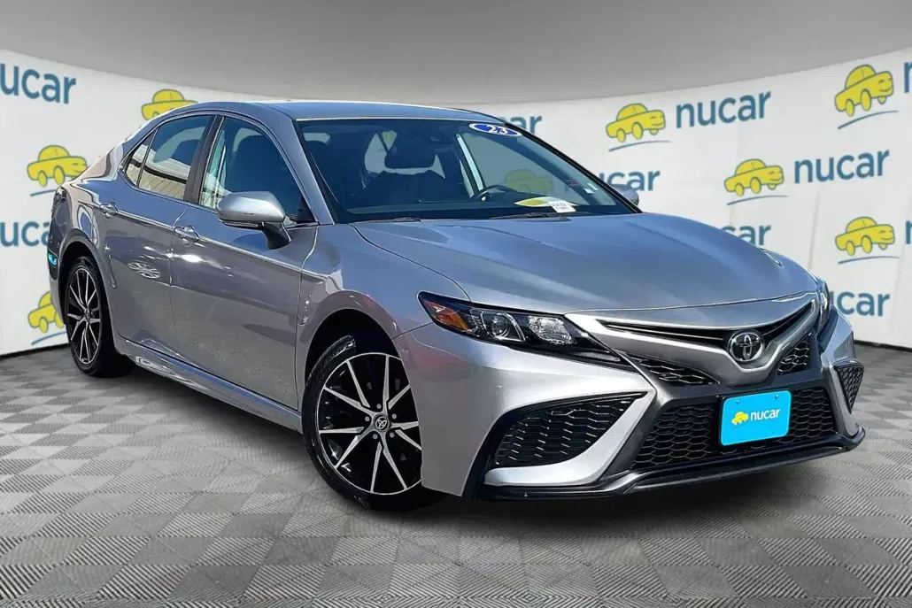 2023 Toyota Camry SE photo 1