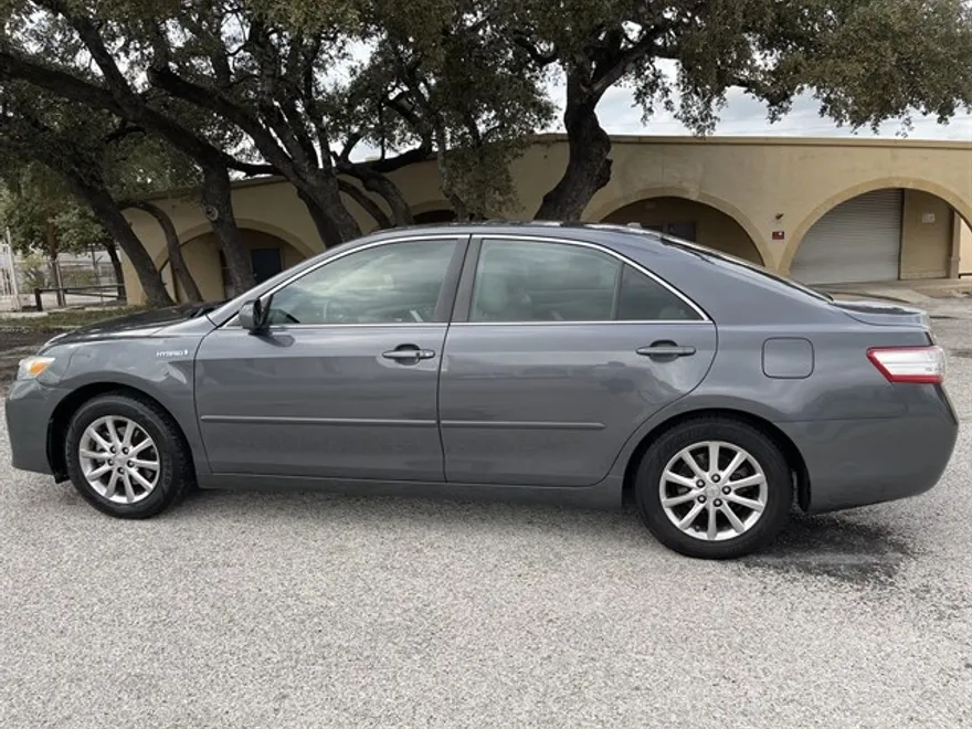 2011 Toyota Camry Hybrid XLE photo 1