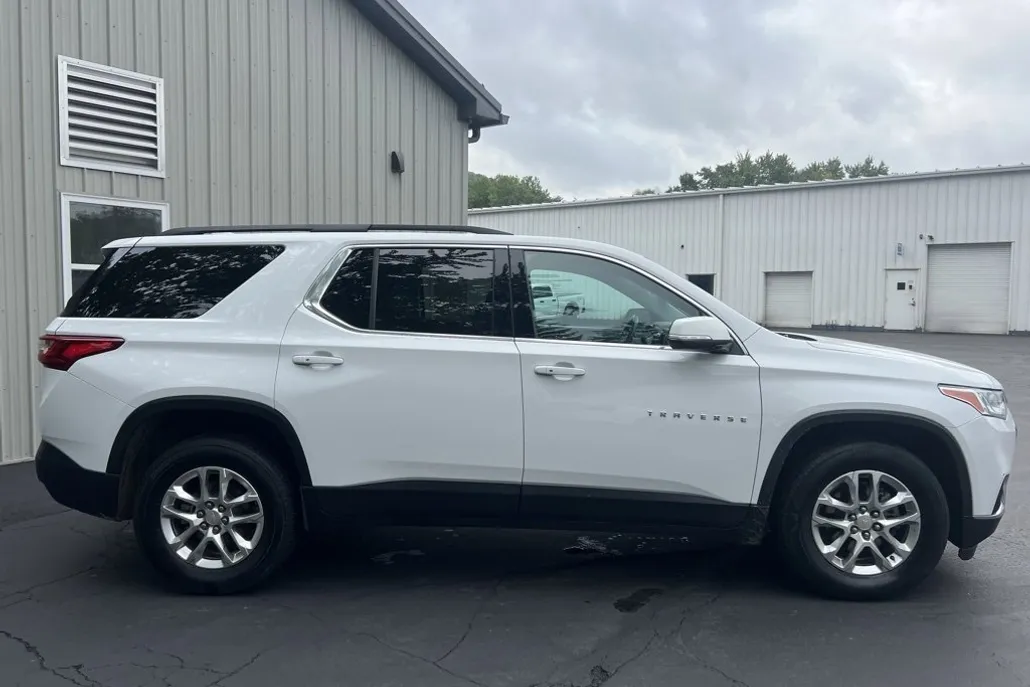 2021 Chevrolet Traverse Cloth photo 1