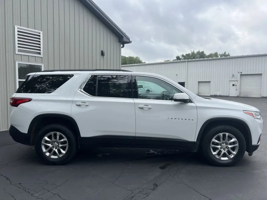 2021 Chevrolet Traverse Cloth photo 1