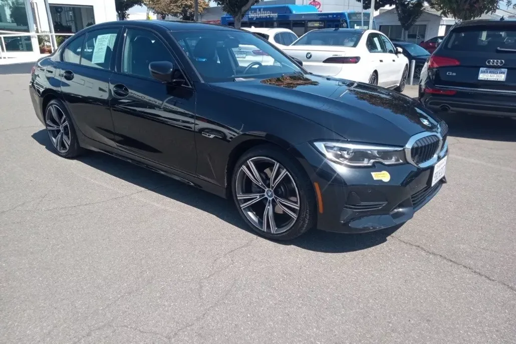 2022 Bmw 330e 3-Series photo 1