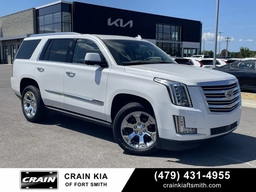 2016 Cadillac Escalade Platinum photo 1
