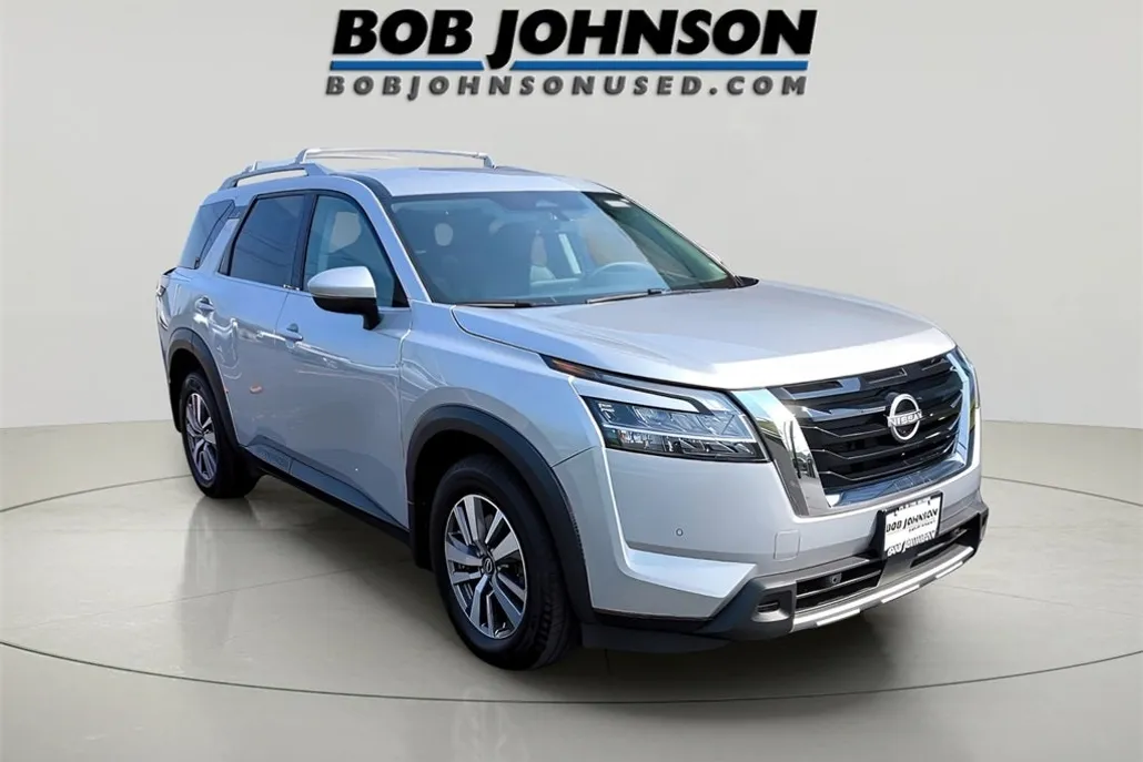 2023 Nissan Pathfinder SL photo 1