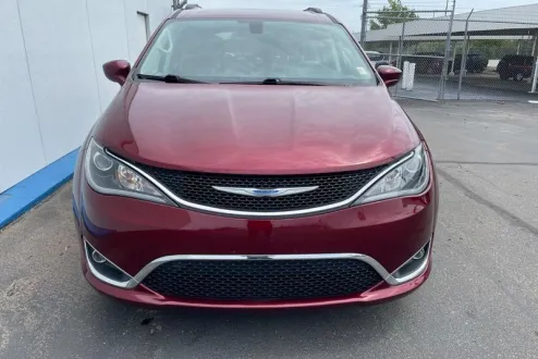 2018 Chrysler Pacifica Touring L photo 3