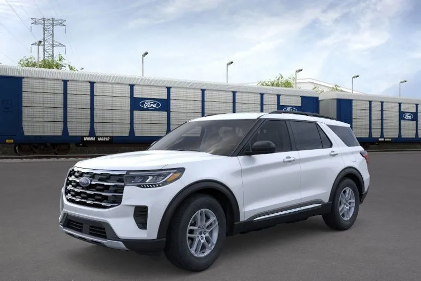 2025 Ford Explorer photo 1