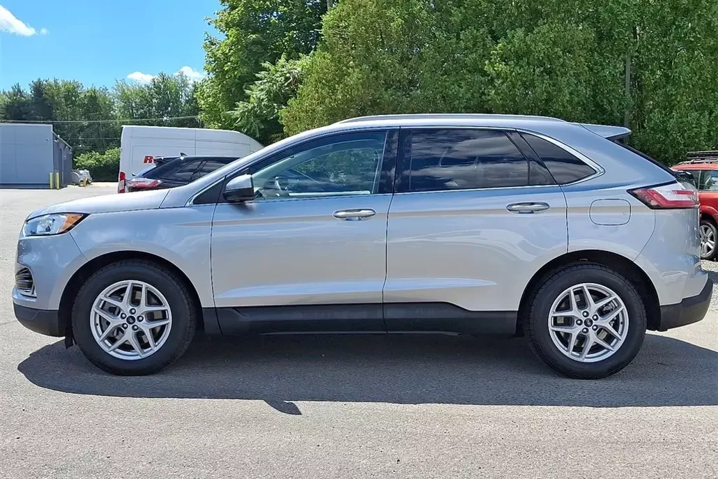 2021 Ford Edge SEL photo 1