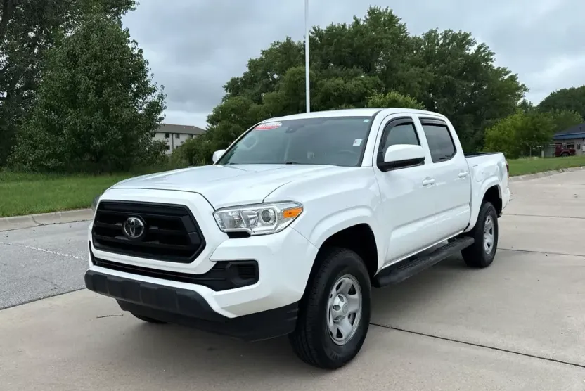 2022 Toyota Tacoma SR V6 photo 1