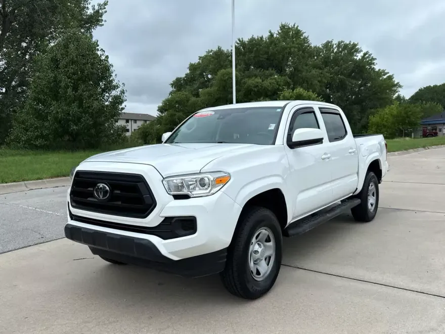 2022 Toyota Tacoma SR V6 photo 1
