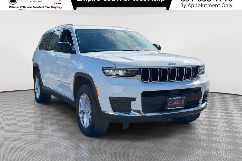 2022 Jeep Grand Cherokee Laredo photo 1