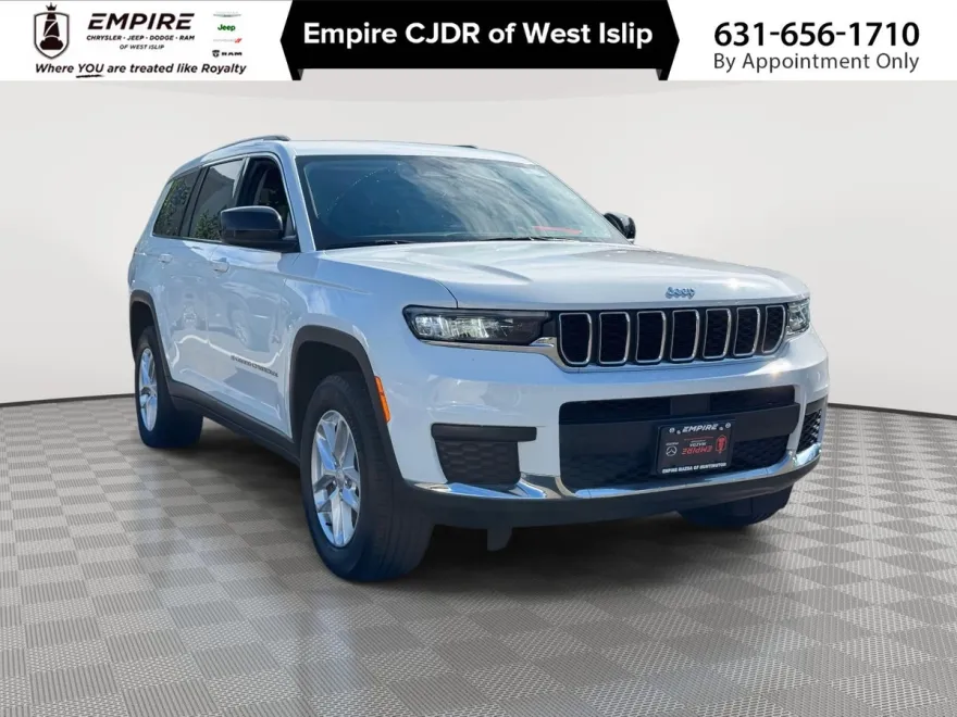 2022 Jeep Grand Cherokee Laredo photo 1