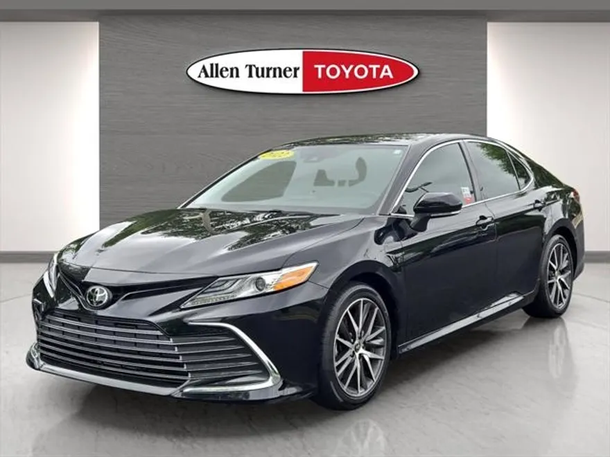 2022 Toyota Camry XLE photo 1