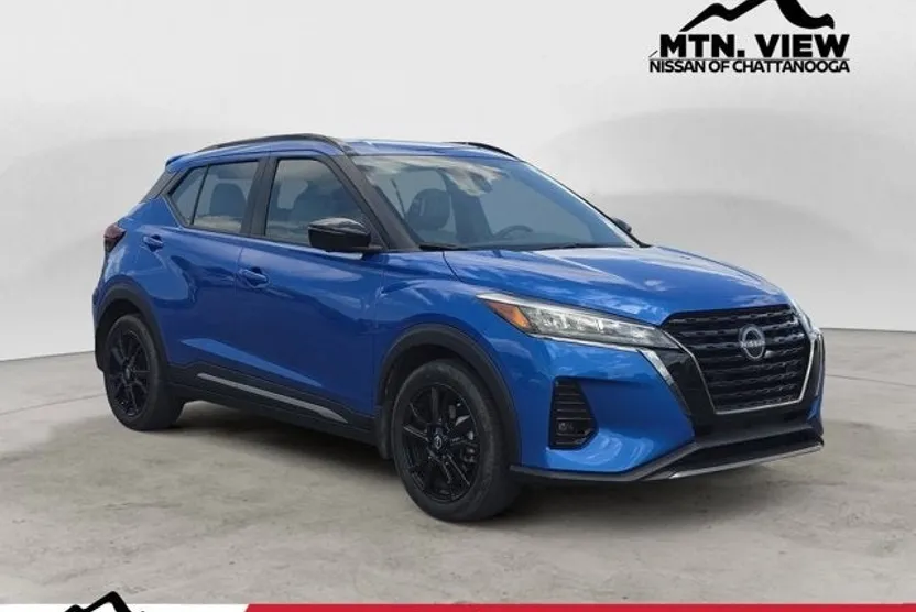 2023 Nissan Kicks SR photo 1