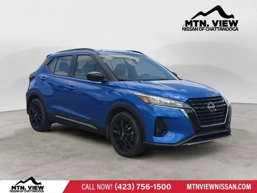 2023 Nissan Kicks SR photo 1