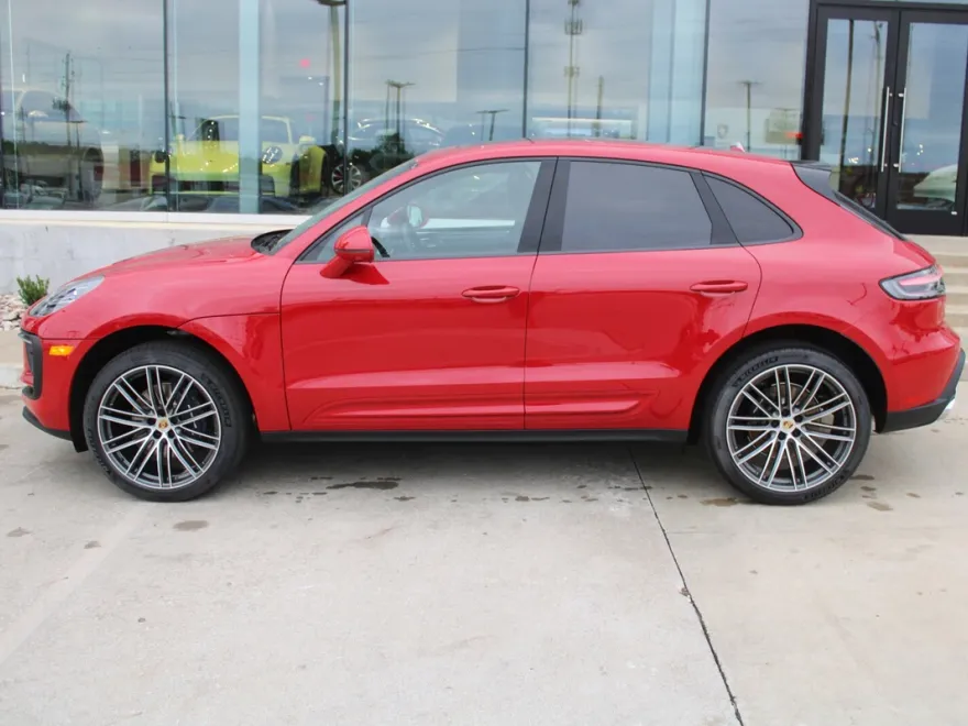 2025 Porsche Macan Base photo 1
