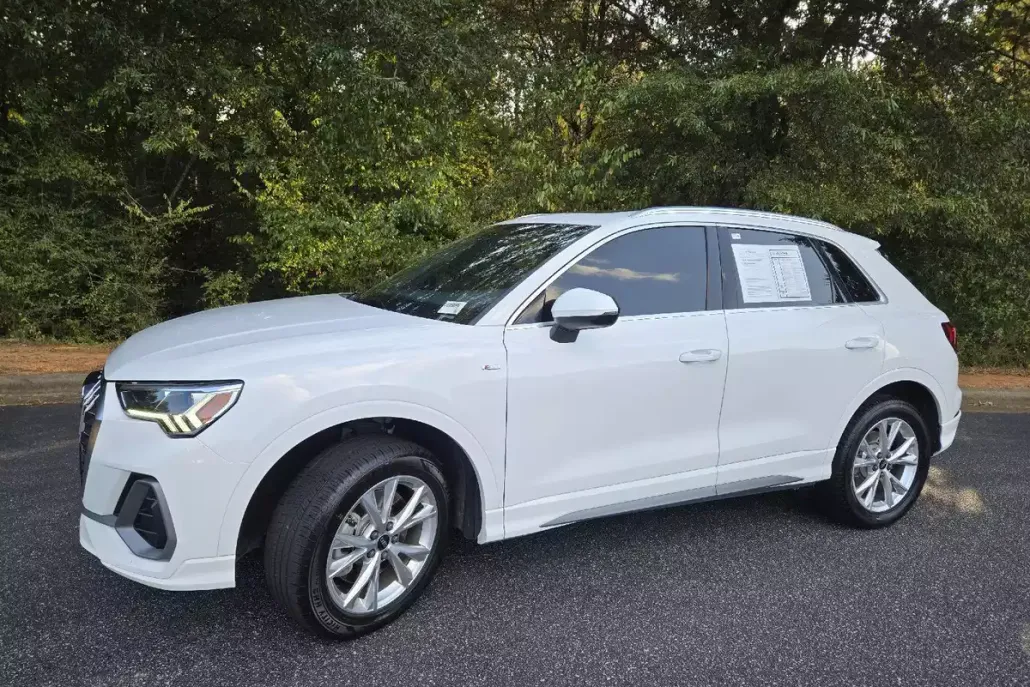 2023 Audi Q3 45 TFSI S line Premium photo 1