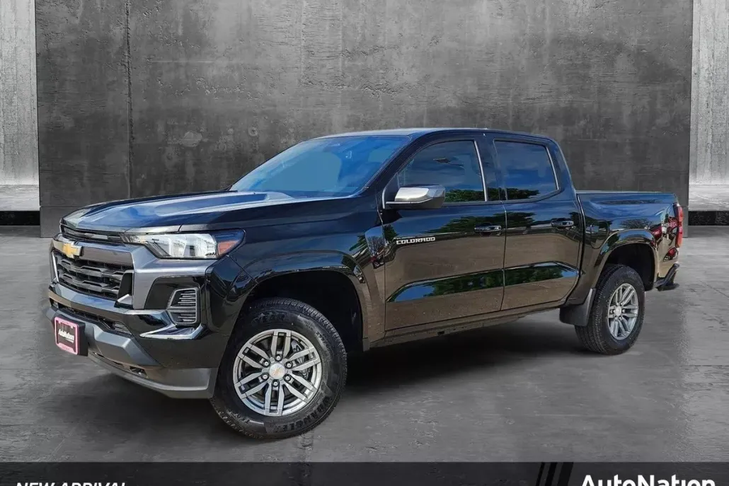 2025 Chevrolet Colorado Work Truck LT photo 1