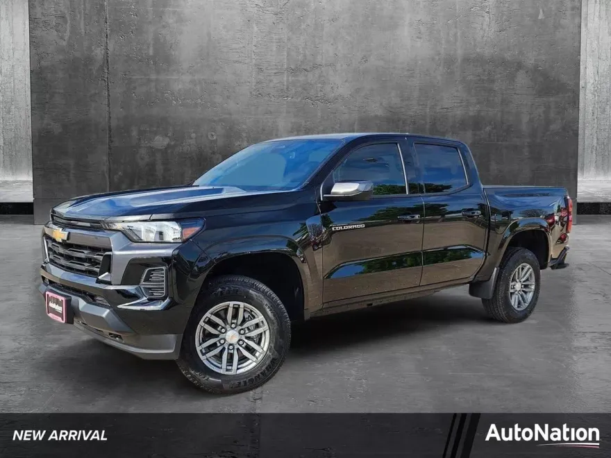 2025 Chevrolet Colorado Work Truck LT photo 1