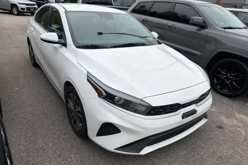 2022 Kia Forte LXS photo 1
