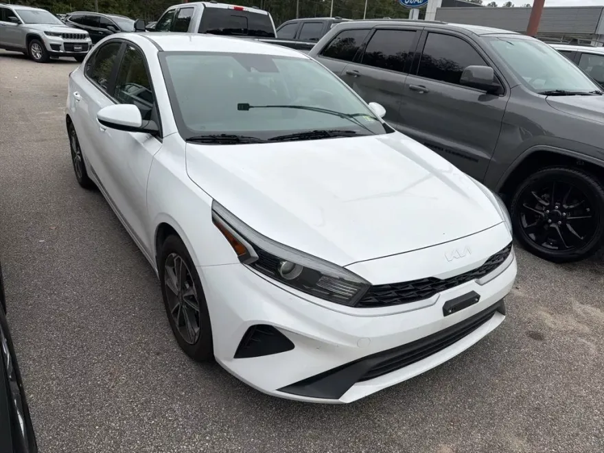 2022 Kia Forte LXS photo 1