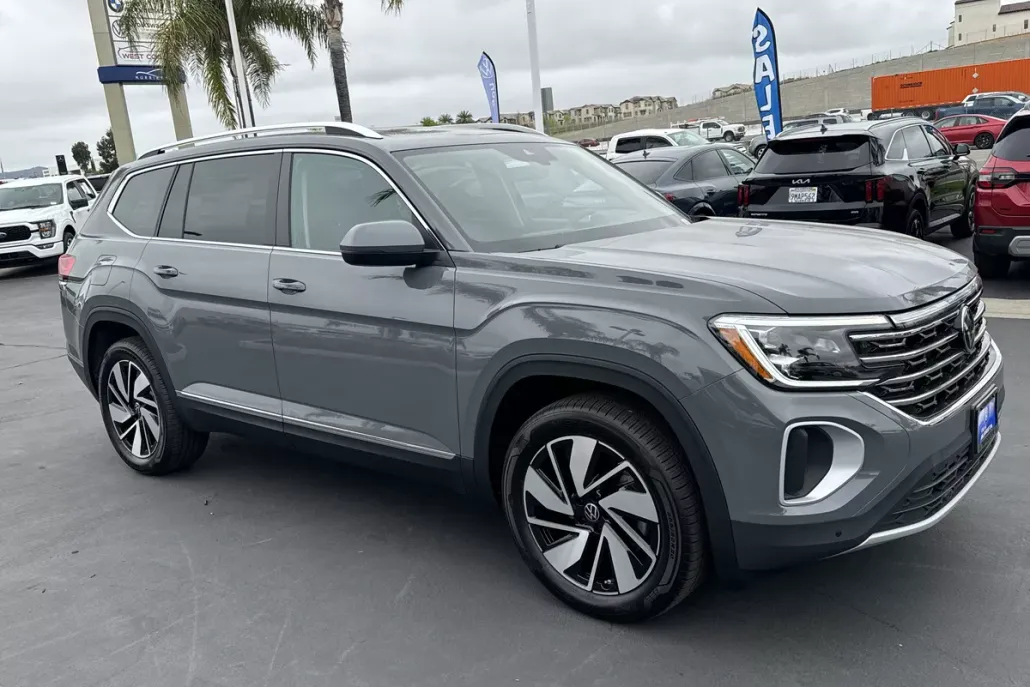 2025 Volkswagen Atlas SEL photo 1