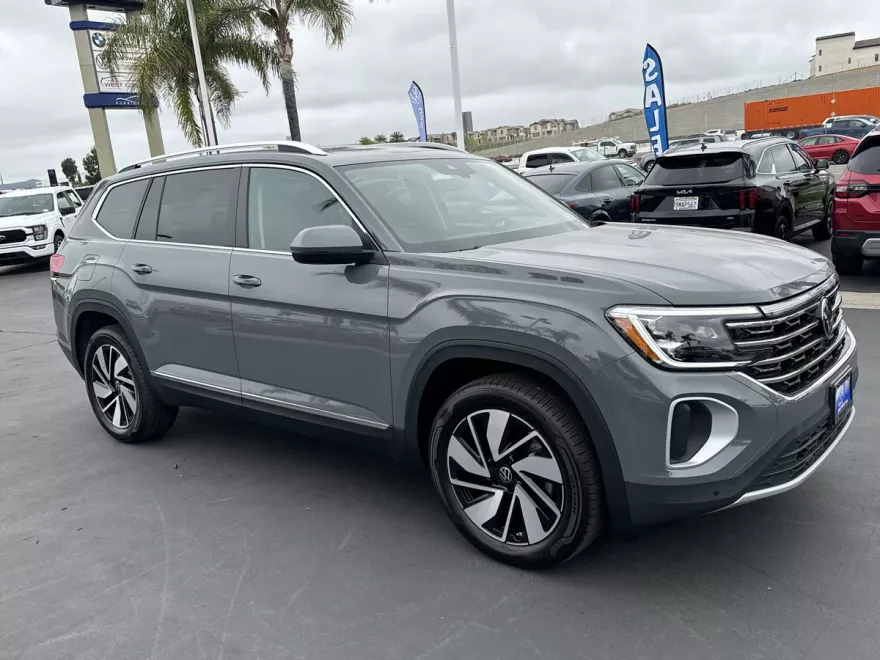 2025 Volkswagen Atlas SEL photo 1