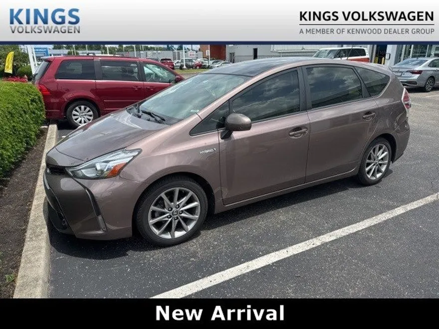 2017 Toyota Prius V Five photo 1