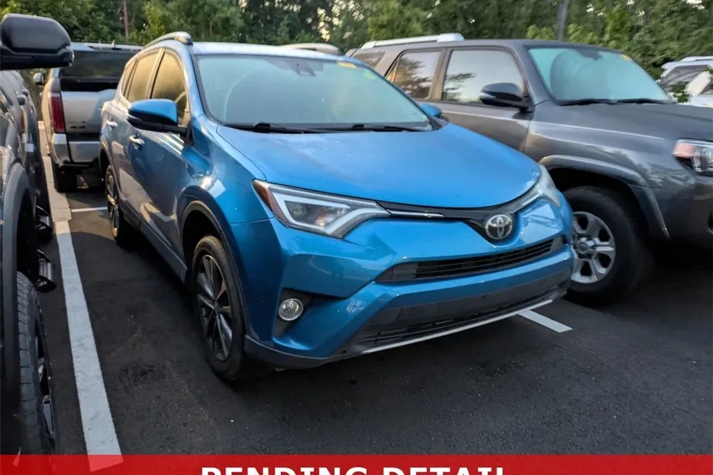 2018 Toyota RAV4 Limited photo 1