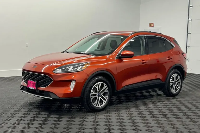 2020 Ford Escape SEL photo 1