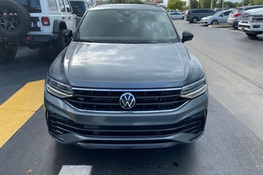 2023 Volkswagen Tiguan SE R-Line Black photo 1